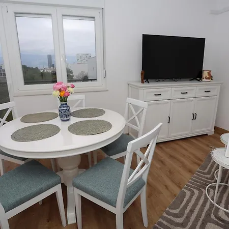 Апартаменты Sunsetview With Balcony