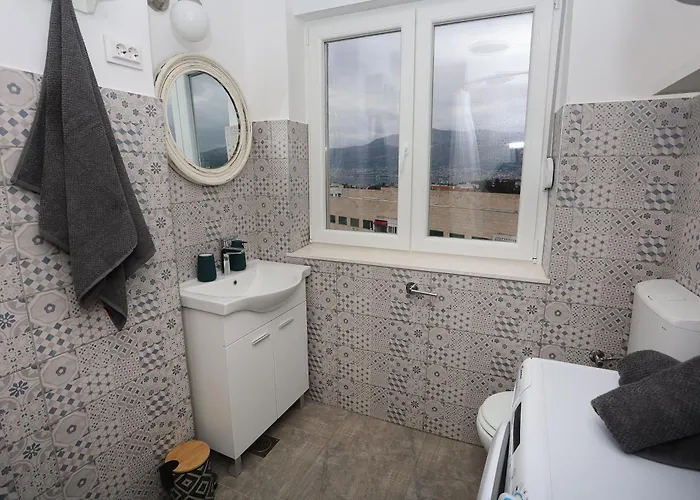 شقة Sunsetview With Balcony سبليت