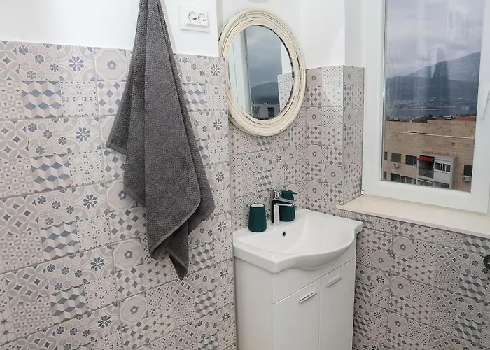 شقة Sunsetview With Balcony سبليت