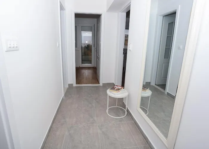 شقة Sunsetview With Balcony سبليت